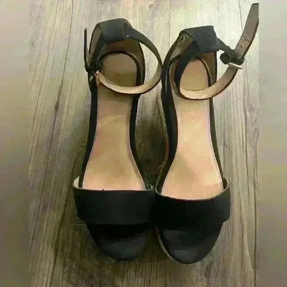 BCBG Generation Wedge Sandals Addie Size 9